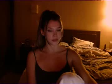 girl
        bitter_moon cam image #68662