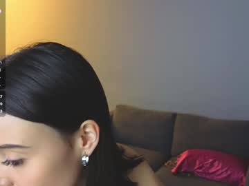 girl
        poppypaws cam image #5873473