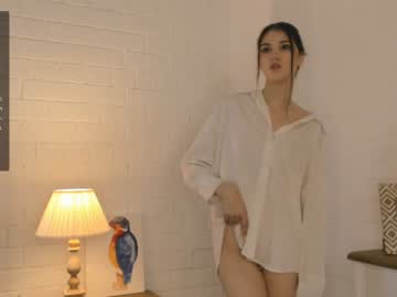 girl
        baileywalton cam image #2358924