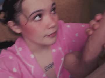 girl
        chery_lady22 cam image #840039