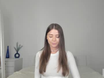 girl
        violetta_finch cam image #4247369