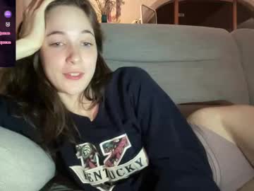 girl
        lilyofthevalleyyyy cam image #5515748