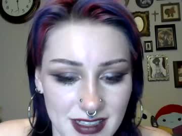 girl
        prettylilbxby cam image #1299432