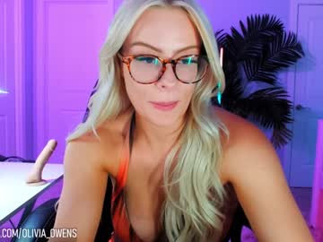 girl
        oliviaowens cam image #2670425