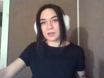 girl
        heidiknight555 cam image #624462