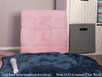 girl
        madisynwood cam image #3956609
