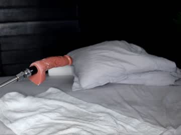 girl
        dee_waters cam image #188708