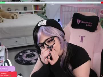 girl
        crimsonkitten cam image #5919720
