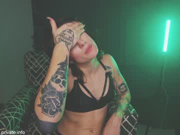 girl
        aynmarie cam image #2210544