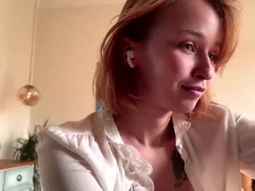 girl
        ms_dira cam image #6752640