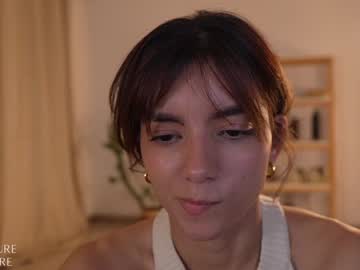 girl
        ellelure_ cam image #6018529