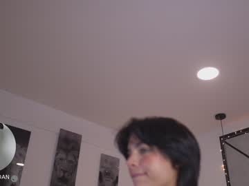 girl
        laura_roldan cam image #4045601