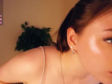 girl
        rowenahallman cam image #6994182