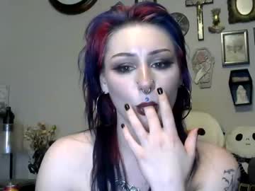 girl
        prettylilbxby cam image #1299237