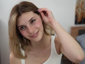 girl
        refined_style cam image #4971589