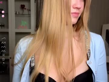 girl
        cute_fox_girl cam image #5565385
