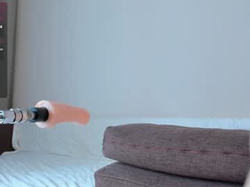 girl
        alice_lady2020 cam image #4805379