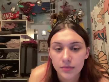 girl
        fairygirlcait cam image #3964633