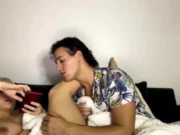 couple
        chulo33333 cam image #2776056