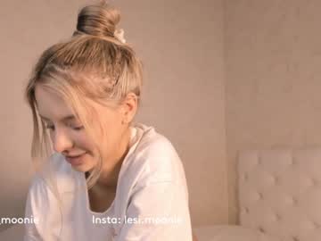 girl
        lesi_moonie cam image #4200216