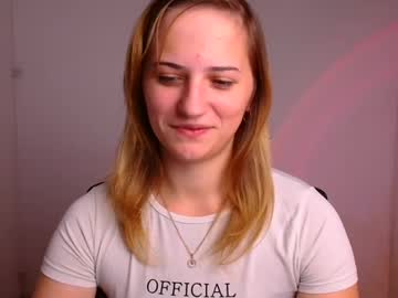 girl
        molly_lyyy cam image #5358028