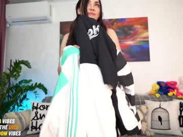 girl
        sweety_rinushka_ cam image #2696318