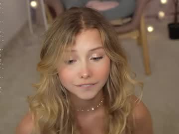 girl
        april_blush cam image #4971155
