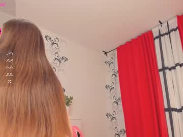 girl
        mila_milka_ cam image #2295740