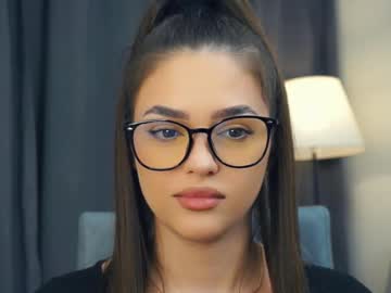 girl
        zarabeamer cam image #6804166