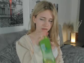 girl
        barbaragreene cam image #4145690