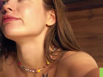 girl
        mia_heyy cam image #4480660