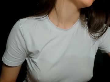 girl
        julia_dragon cam image #3595405