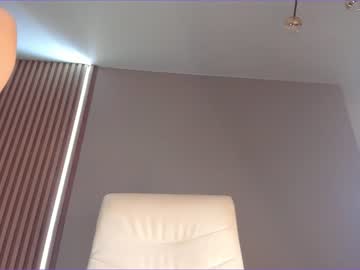 girl
        ji_yon_1 cam image #2916378