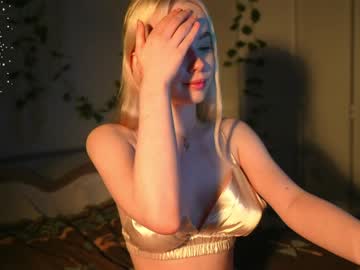 girl
        mother__of__dragons cam image #3042801