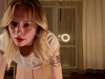 girl
        lynettedendy cam image #6862351