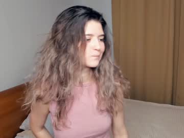 girl
        lorahartill cam image #3448160
