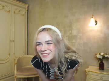 girl
        courtneyabigail cam image #3459472