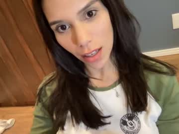 girl
        yourbonie cam image #1127192
