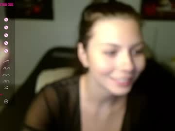 girl
        sexybestie_xo cam image #1860455
