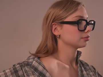 girl
        april_blush cam image #6702614
