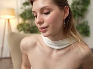 girl
        refined_style cam image #6810381