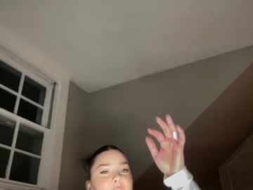 girl
        novavangogh cam image #4028228