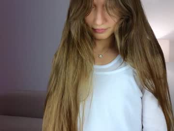 girl
        ambertan1 cam image #6039275
