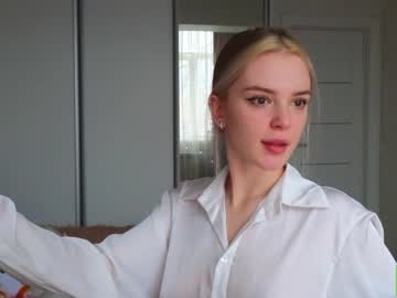 girl
        cyberslime cam image #3421323