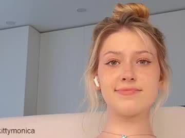 girl
        lilkittymonica cam image #6938305