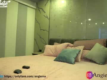 girl
        nina_mon cam image #1034168