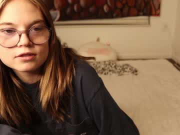 girl
        lexi_laine cam image #630520