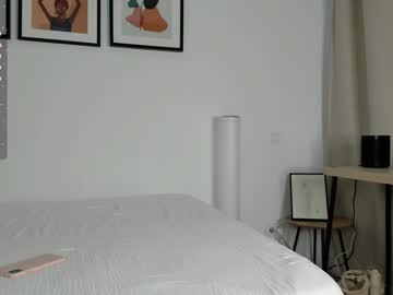 girl
        hell_lo cam image #4894087