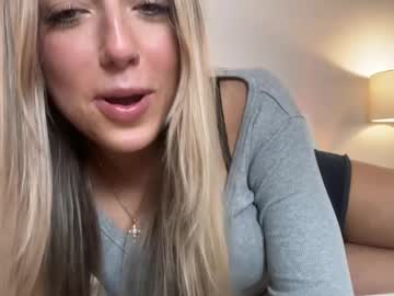 girl
        lovelyyylivyyy cam image #5118575