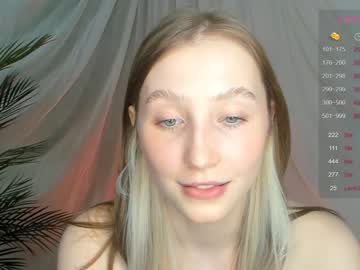 girl
        brittgoodie cam image #3243275